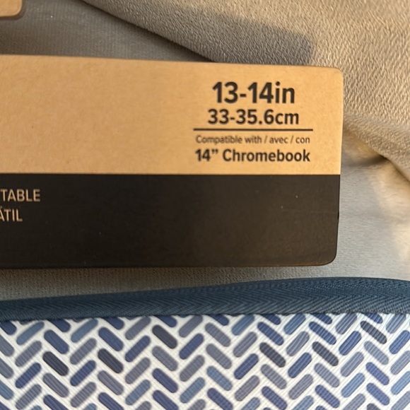 NWT Teague Exhibition Laptop Sleeve 13/-14inches. Blue and white pattern - Picture 3 of 9